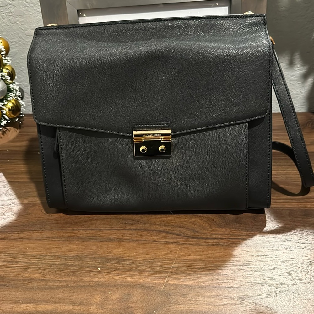 EUC - Michael Kors Essex Satchel